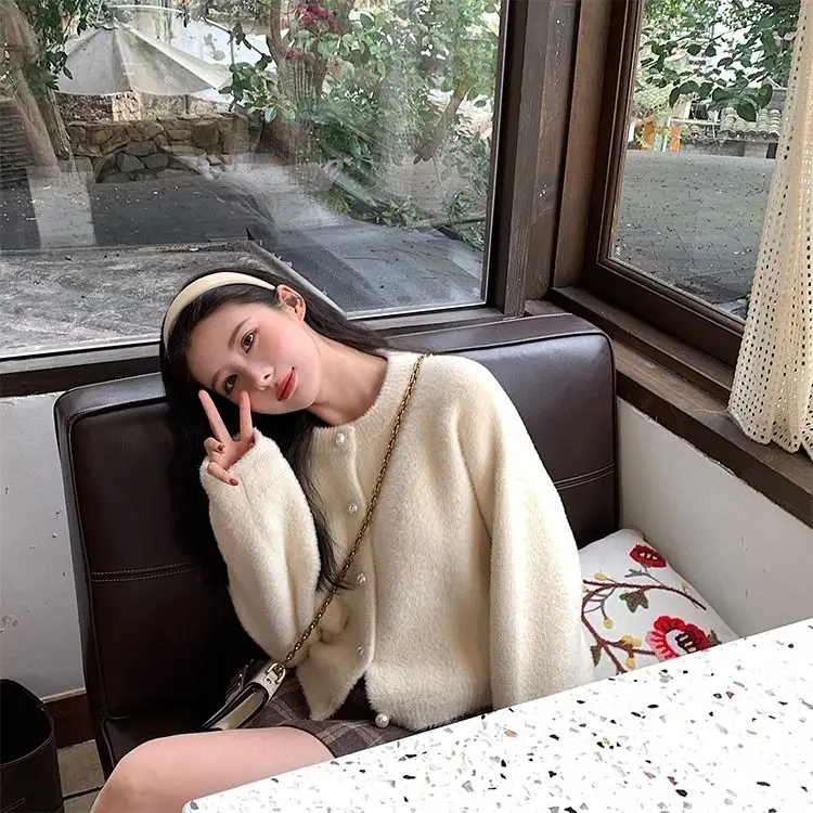 

HSTAR Women 2020 Spring Autumn Retro Solid Knitted Cardigan Female Button Up Casual Chic Sweaters Cropped Cardigan Knitting Tops