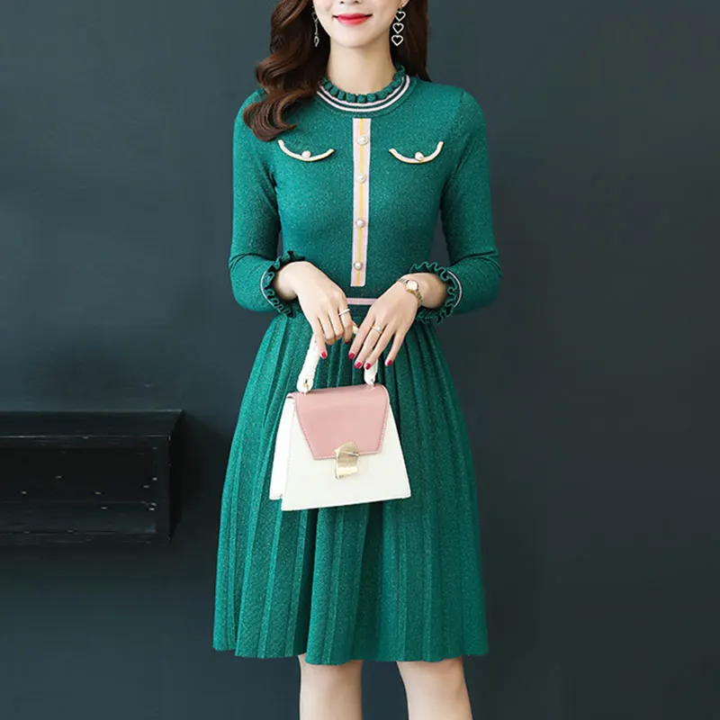 Женское трикотажное платье-свитер зеленое плиссированное платье с круглым