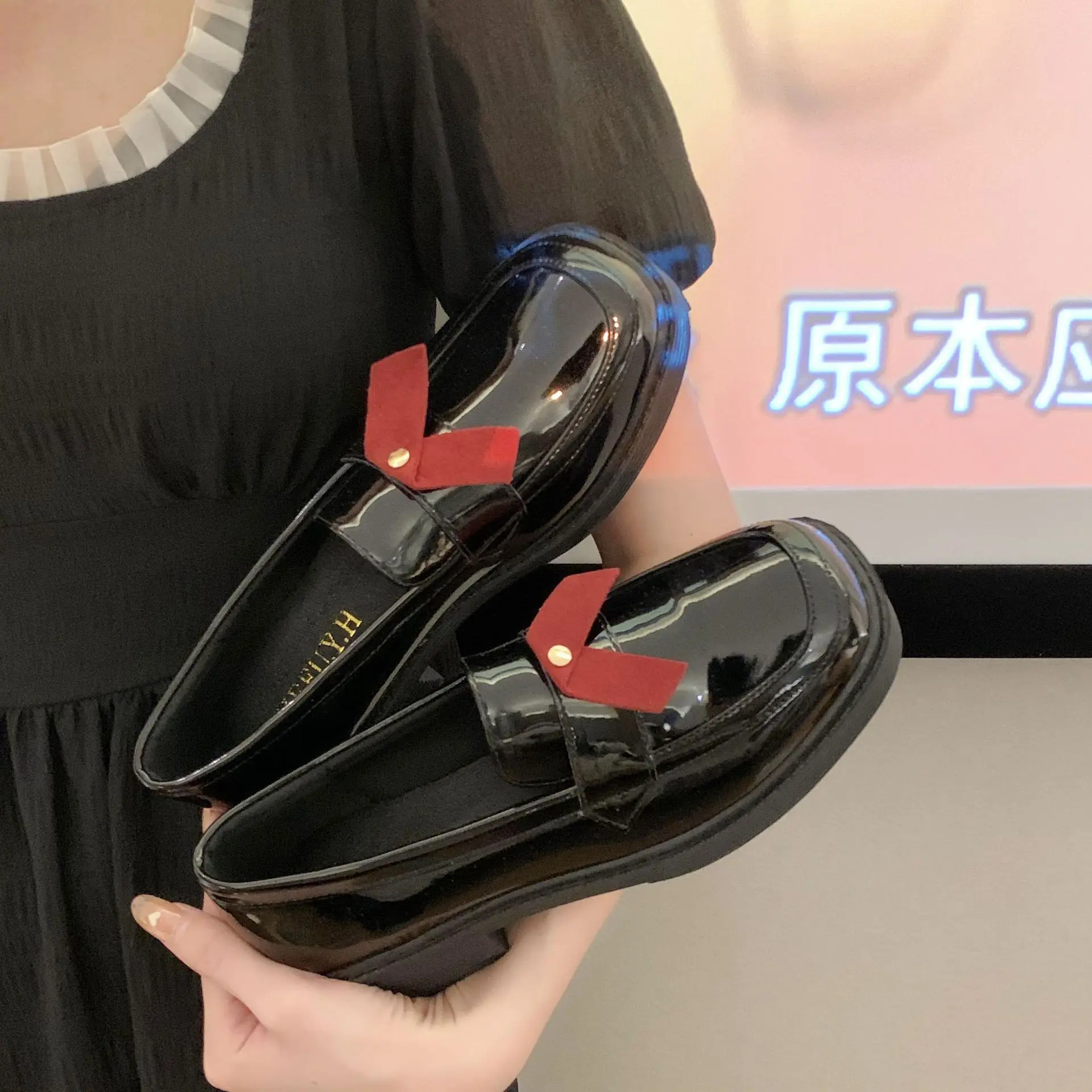 

Retro soft girl's small shoes with square head