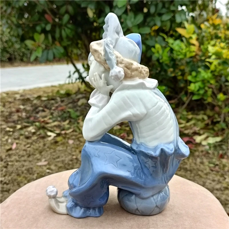 Фарфоровая скульптура клоуна меланхоли керамическая цирковая буферная статуя