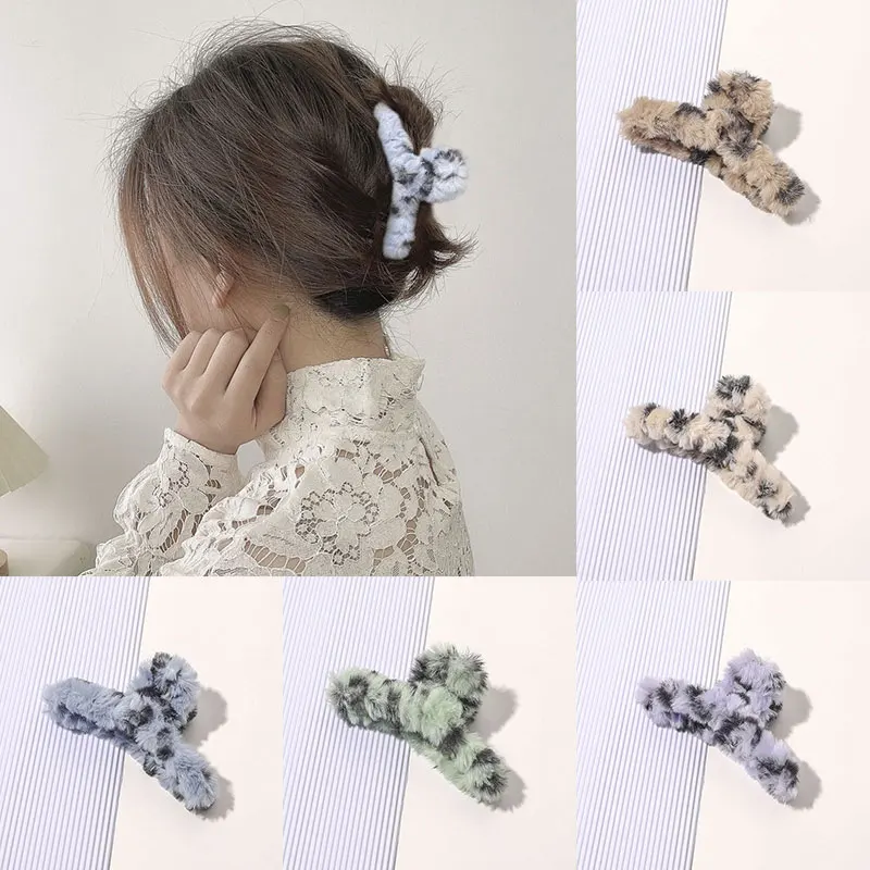 

Stylish Leopard Print Hair Claws Clip Autumn And Winter Furry Hair Accessories For Women Girls Sweet Small Fresh Hair Claws