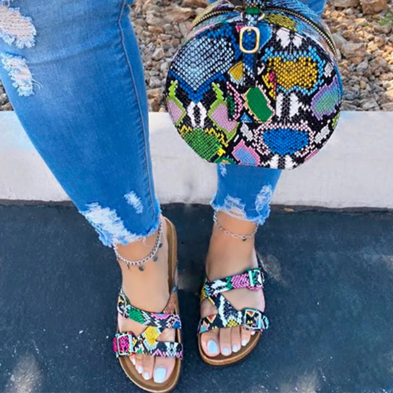 

Женские шлепанцы из искусственной кожи, на плоской подошве, с застежкой и пряжкой