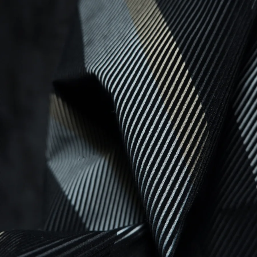 

Тонкая дизайнерская ткань для куртки в цветную полоску