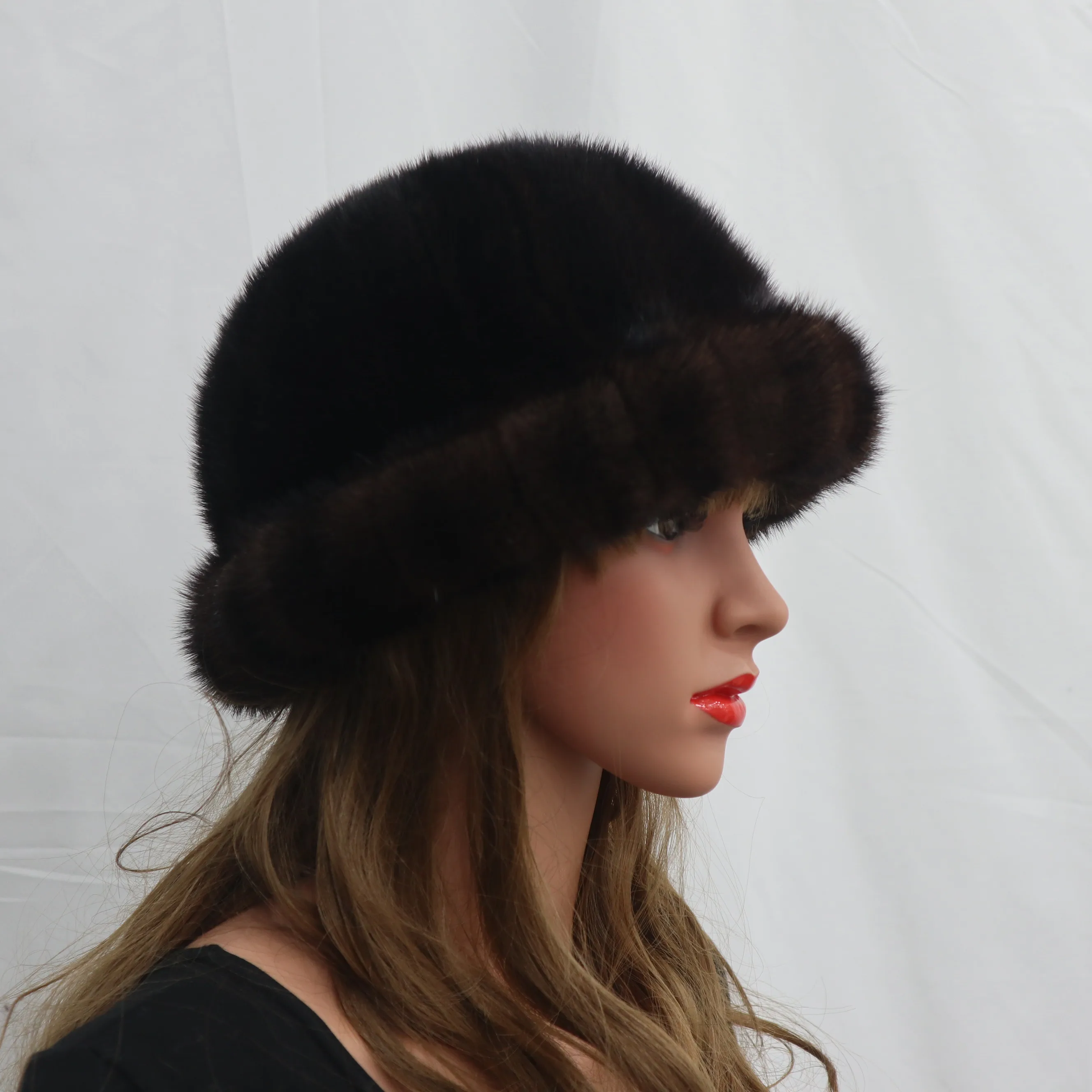 Женская шапка из натурального меха зимняя теплая норки и замши мягкая для женщин