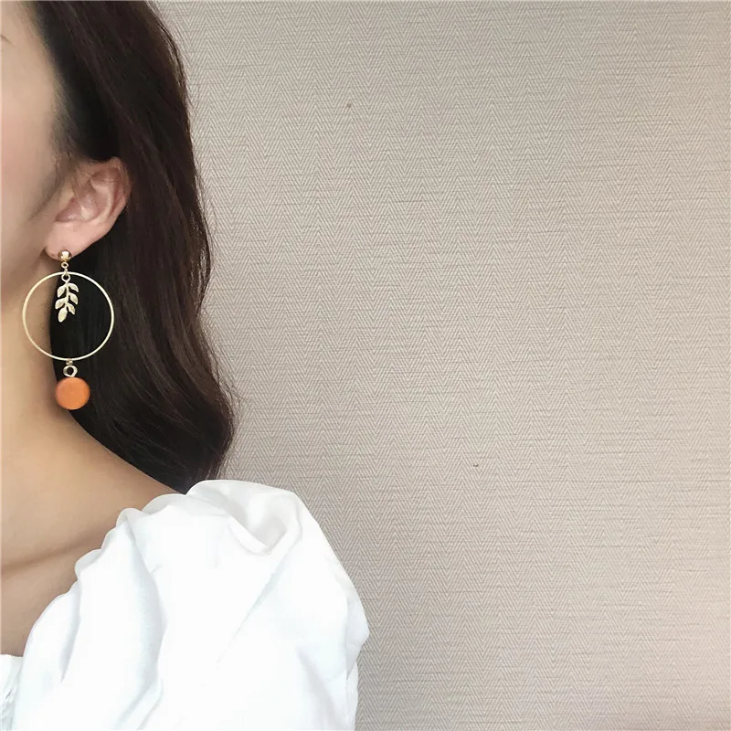 

Handmade Asymmetrical Hoop Leaf Drop Earrings Korean Leaves Round Wood Pendent Earrings for Women Girls Ear Jewelry Gift