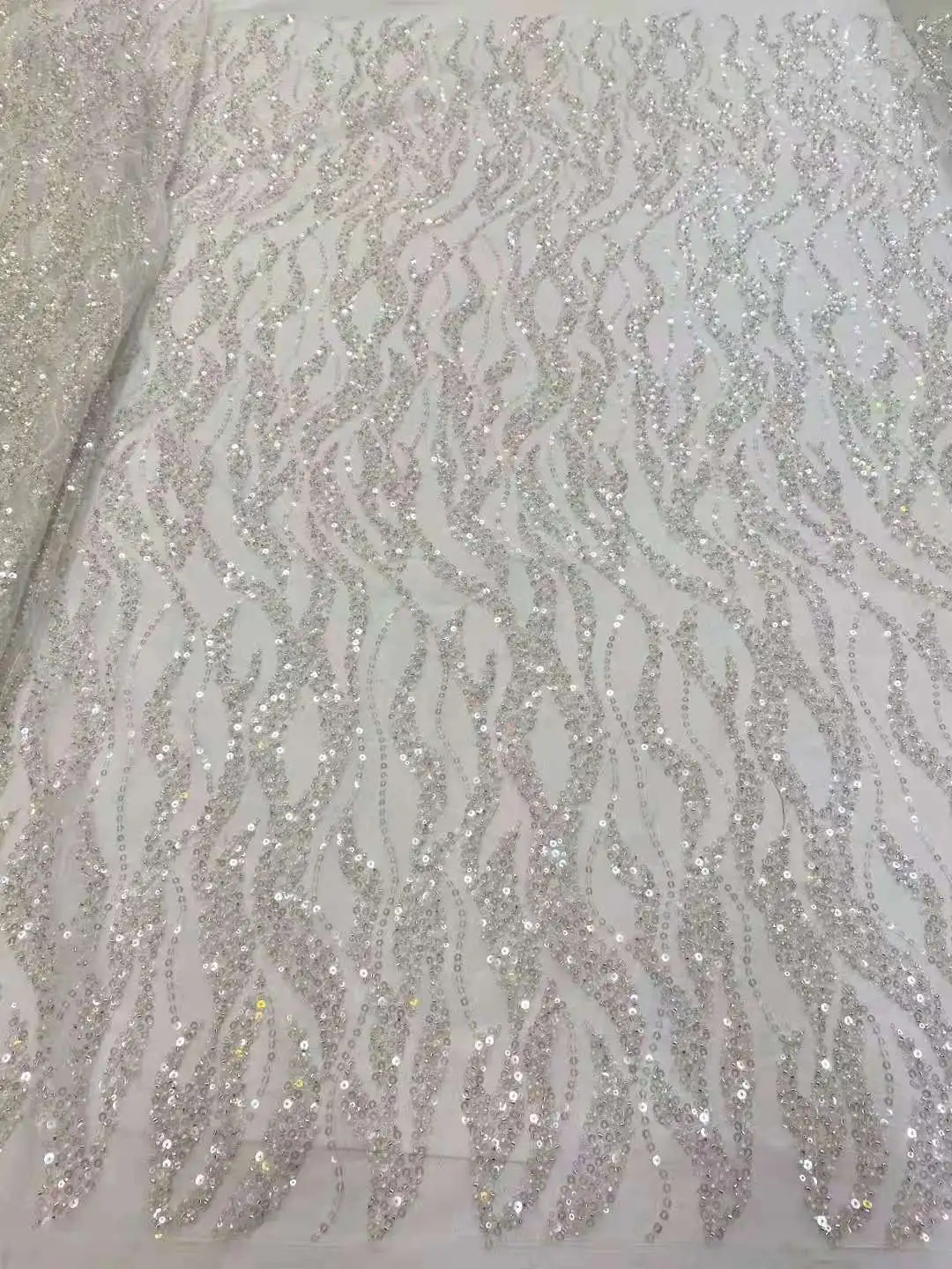 

Высококачественная вышитая бисером ткань блестящая вышивка seqins мягкая французская Тюлевая сетчатая кружевная ткань для свадебного платья...