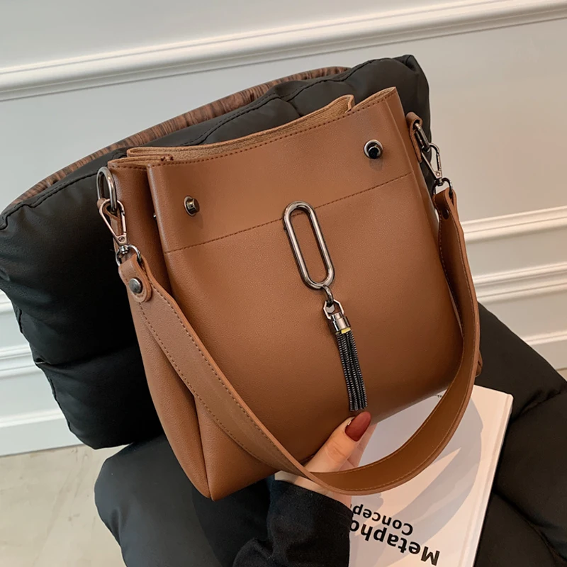 

Модная женская сумка-мешок с кисточкой, маленькая сумка-мессенджер, Высококачественная сумка через плечо из искусственной кожи, однотонная...