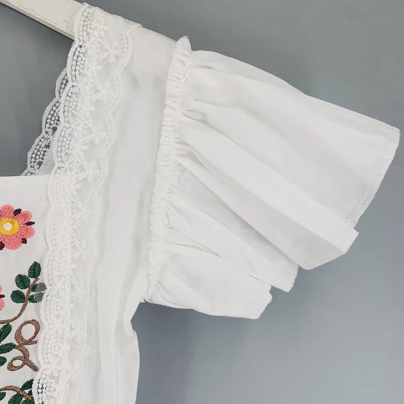 

Short Cute Tops For Girls 2021Summer New T Shirt Women Embroidery Flowers Tshirts Cotton Slim Short Sleeve Lace Patchwork Tshirt