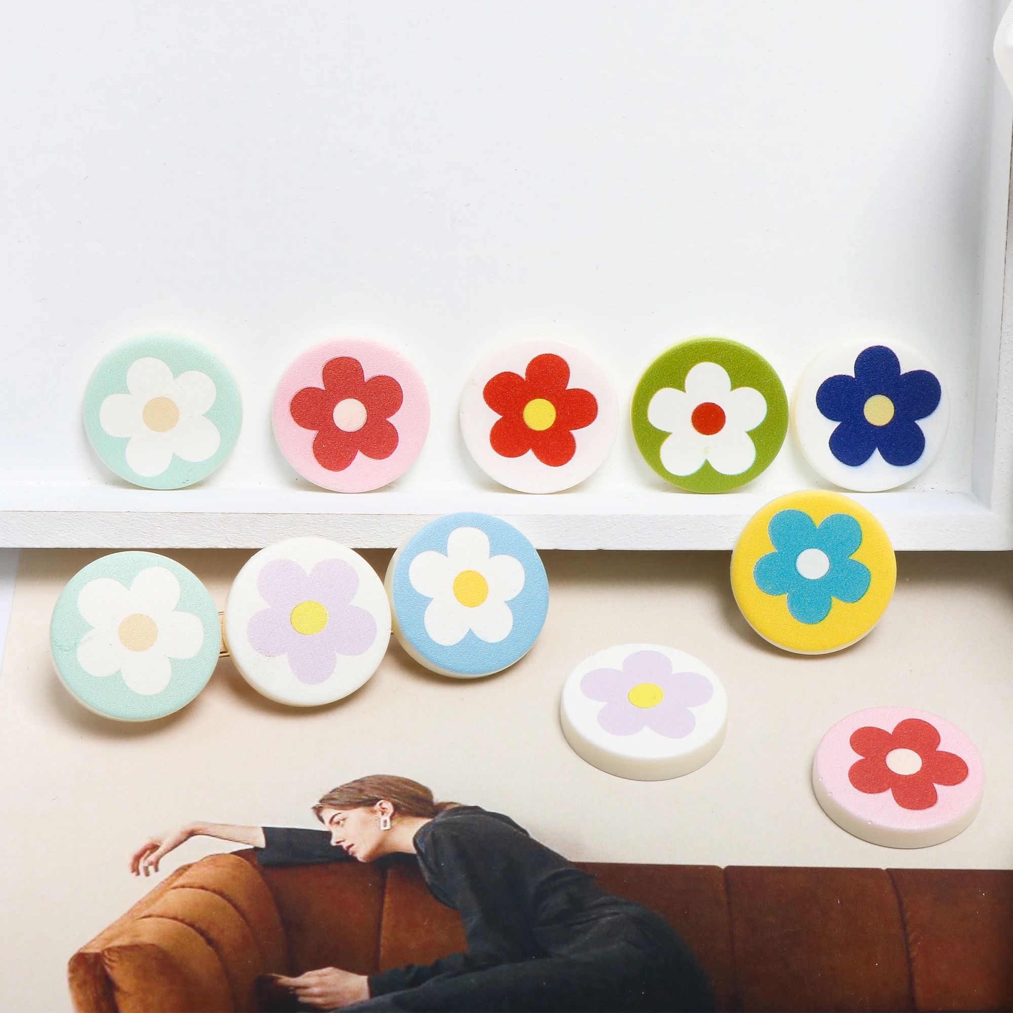 

Colouring Interesting Small Flower Resin Ear Nail Patch DIY Handmade Jewelry Hair Ornament Earring Accessories Material