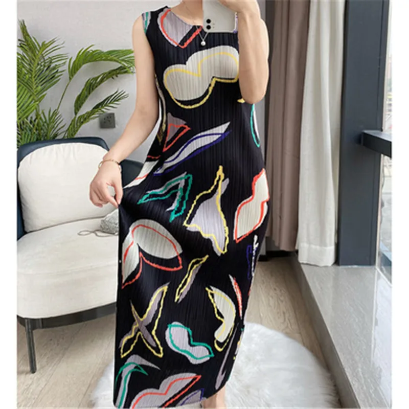 

Miyake pleated women's dress for spring and summer 2021 new style A-line fashion big swing print mid-length vest bottoming dress