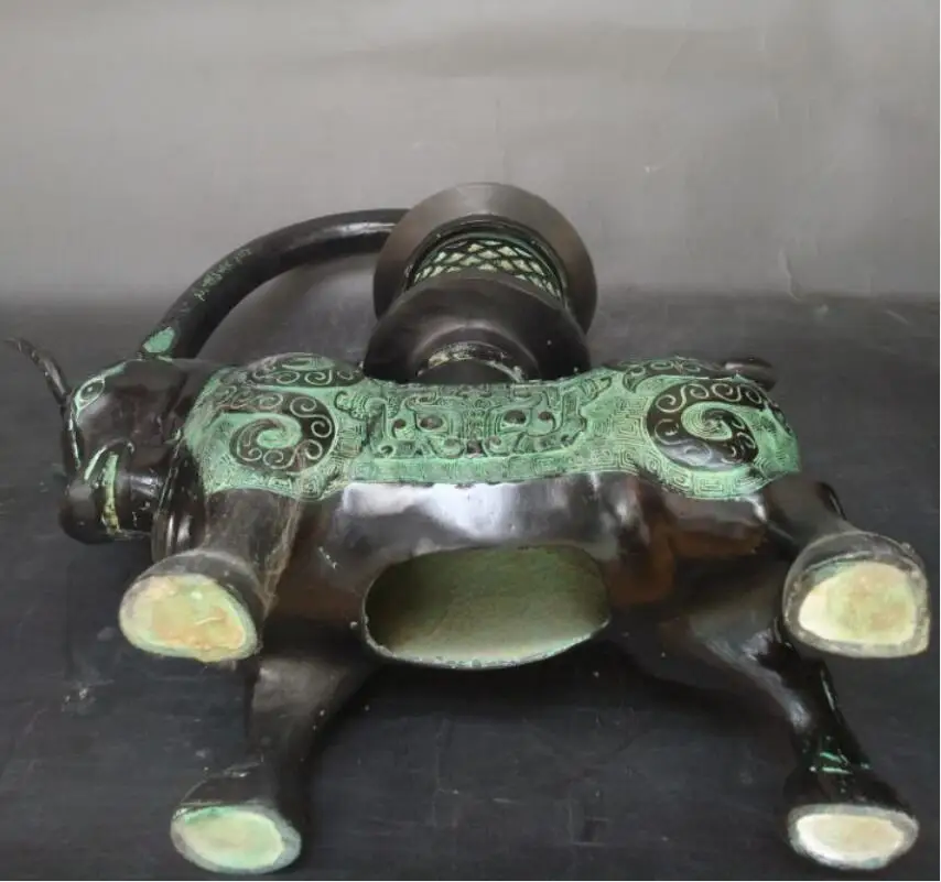 

China bronze archaize cow lamp crafts statue