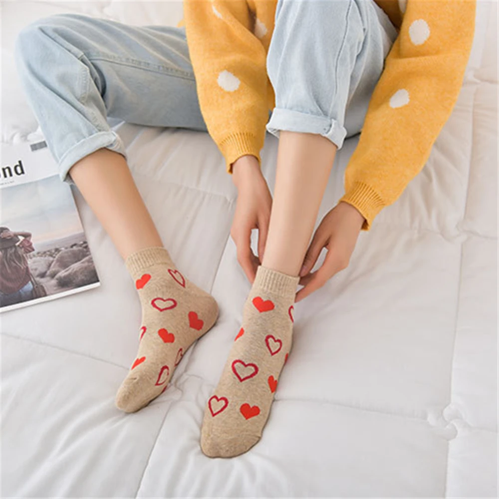 Новые модные летние весенние женские носки карамельных цветов с красным