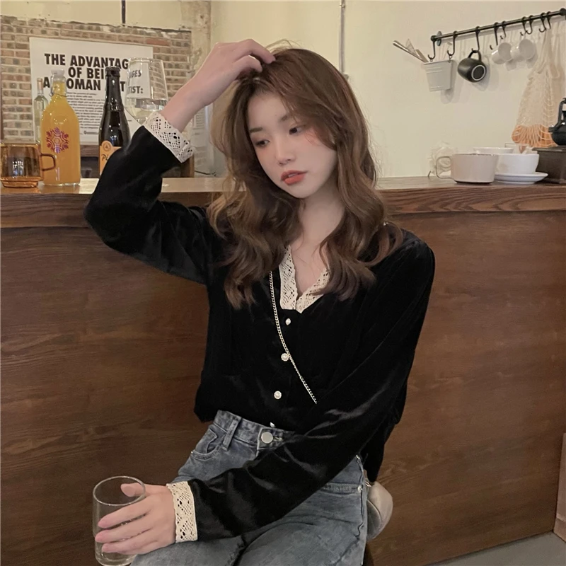 

Real shot! Korean version of the autumn and winter thin v-neck lace gold velvet short shirt temperament long-sleeved top