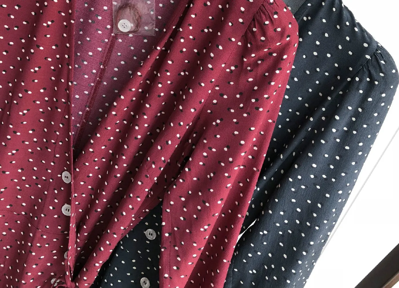 Платье женское с запахом французское двубортное средней длины глубоким