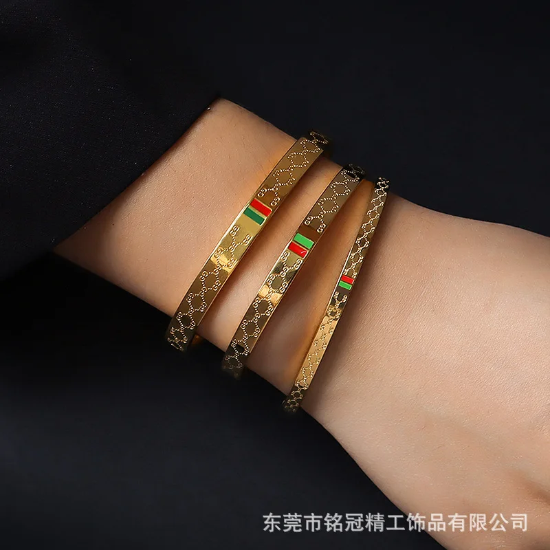 

Ancient Titanium Steel 18K Gold Bracelet Ins Special-Interest Design Trendsetter Temperament Internet Celebrity Hand ove Bracele