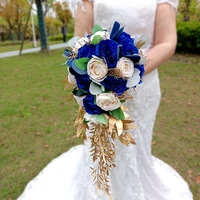 2021 new arrival whitney royal blue mix ivory white roses cascading wedding bouquets gold leafs bouquet de mariage bleu et blanc