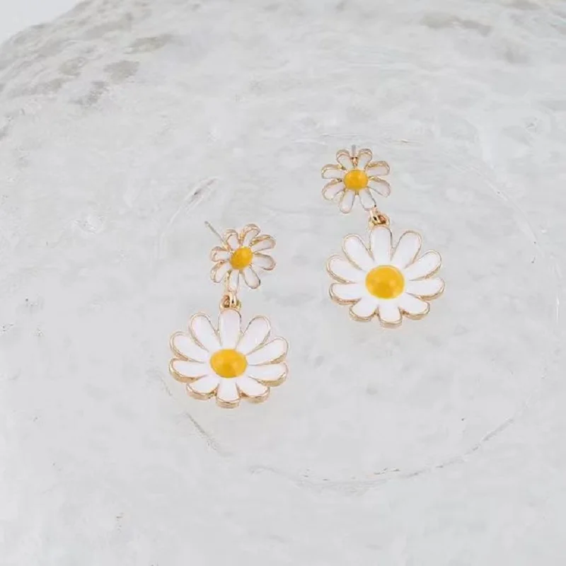 

Silver needle Japan and South Korea new fashion sweet Daisy flower sunflower pure and fresh all-match temperament earrings