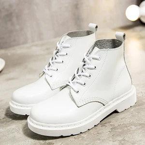 Ботинки женские дизайнерские из кожи, белые, зимние, с утолщенным мехом, плюшевые, теплые, 2021, мотоциклетные ботинки в стиле панк