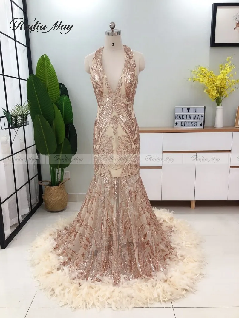 Женское длинное платье с юбкой годе розовое золотистое блестящее V образным