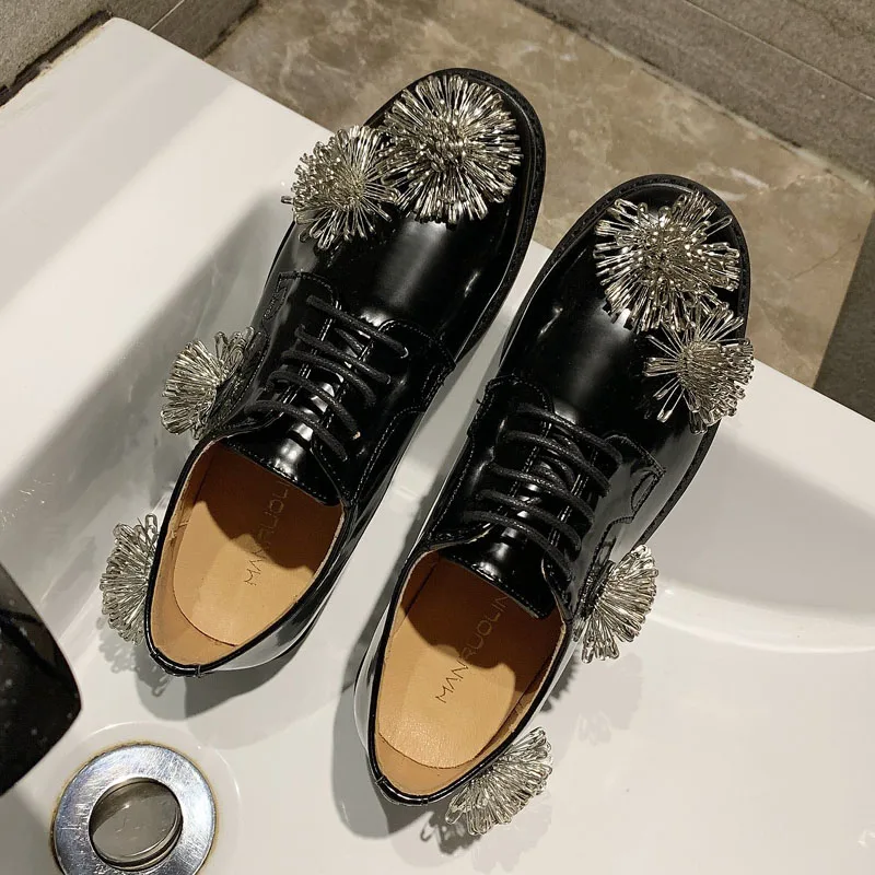 

2021 Spring Low Heel Shoes Women's Lace Up Pin Combination Flower Decoration Ladies PU Leather Round Toe Square Heel Thin Shoes