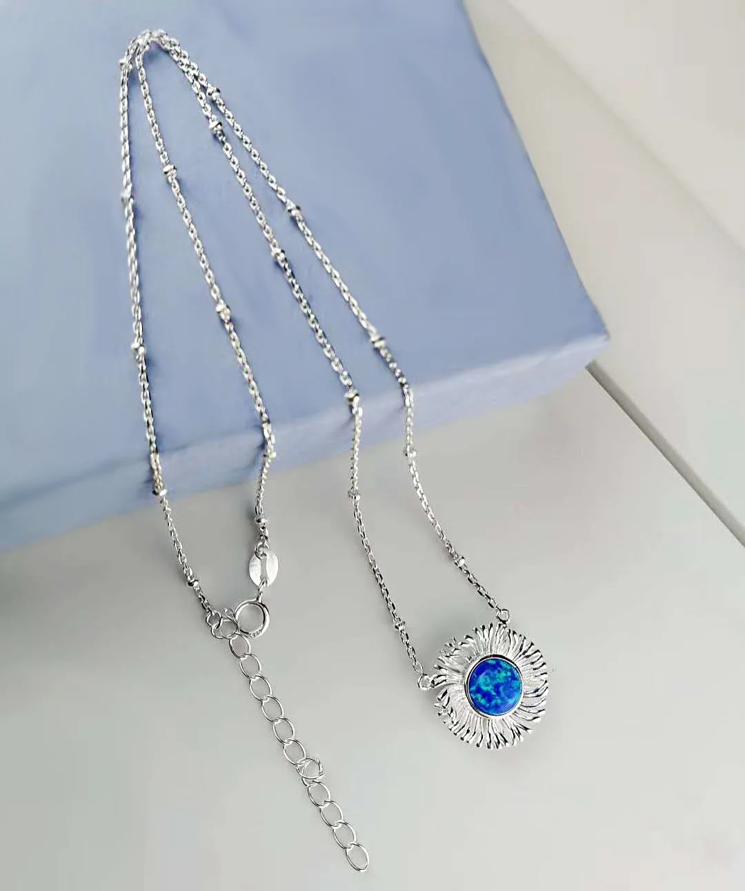 

New trend fashion personality temperament S925 silver opal Zou chrysanthemum necklace high quality exquisite gift for women