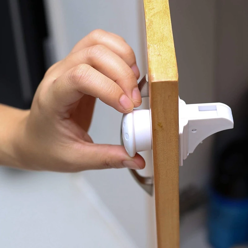 Замена ключа для магнитного шкафа супермагнит большинства брендовых детских