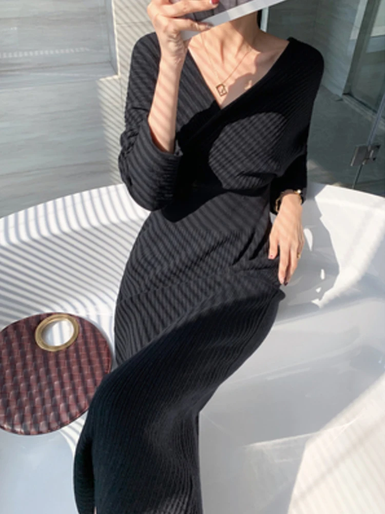 

Autumn And Winter Clothing French Vintage Sexy V-Neck Knitted Dress Women Undefined Elegance Bat Sleeve Dress Femme Robe