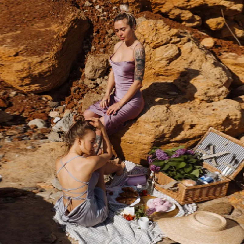 

Women Sexy Back Bandage Stain Party Dress Spaghetti Stap V neck Solid Elegant Casual Mid Dress 2020 Summer New Fashion Dress