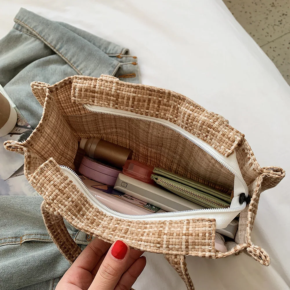 

Horizontal Square Type Handbag Letters Shoulder Bags Ladies Casual Underarm Bag for Shopping Leisure Travel 28x20x7.5cm