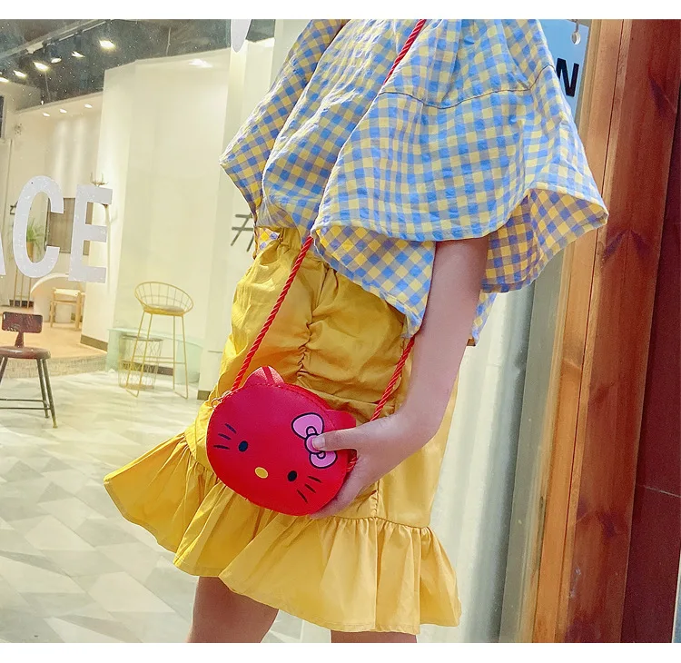 

Korean fashion versatile trend messenger bag cute cartoon Mini Shoulder bag accessory bag convenient and practical
