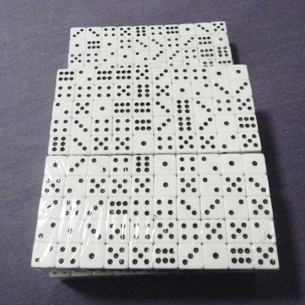 

Durable 16mm White & Black Acrylic Dice Cube Beads - 100 pcs/set