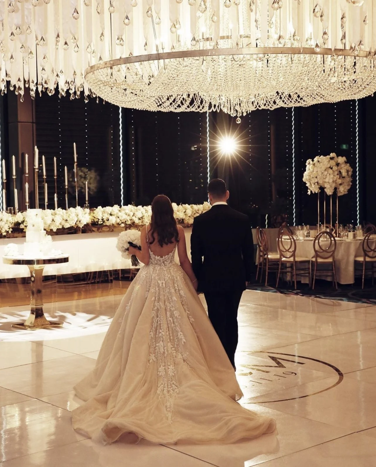 

YILIBERE Lace Wedding Dress Short Sleeve O-Neck Plus Size Luxury Lace Appliques Tulle Cathedral Train Robe Fluffy skirt