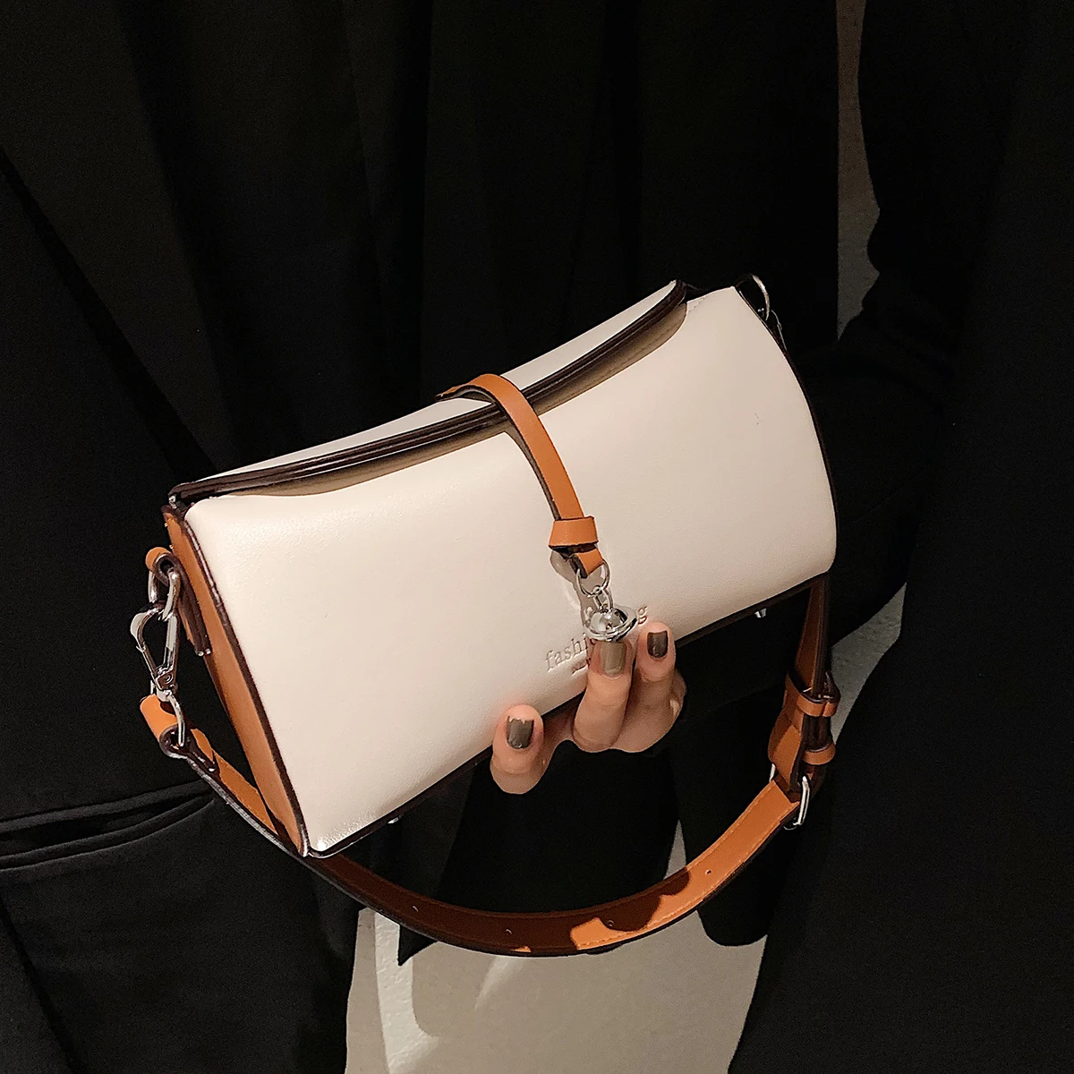 

Popular Bag 2021 New Bag Female Ins Messenger Bag Senior Shoulder Bag Underarm Bag Square Bag Width: 21cm