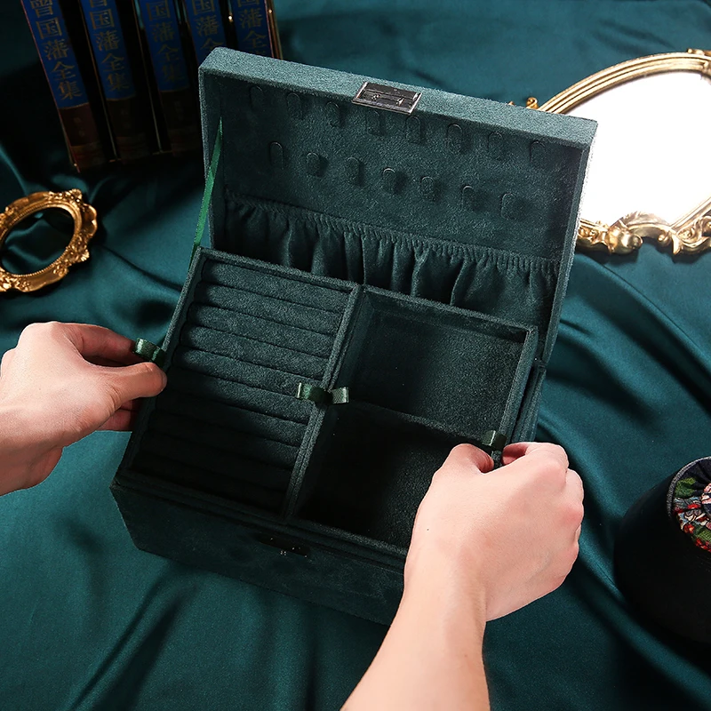 WE Exquisite 3-layes Green Flannel Jewelry Box Home Jewelry Organizer Necklace Earring Ring Watch Storage Box for Women Gifts