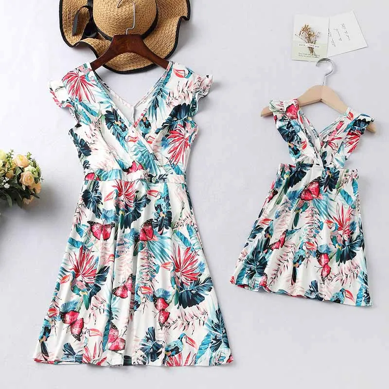 

Mother Daughter Dresses Family Look Mommy And Me Clothes Ruffled V Neck Flower Mom Baby Girls Dress Family Matching Outfits