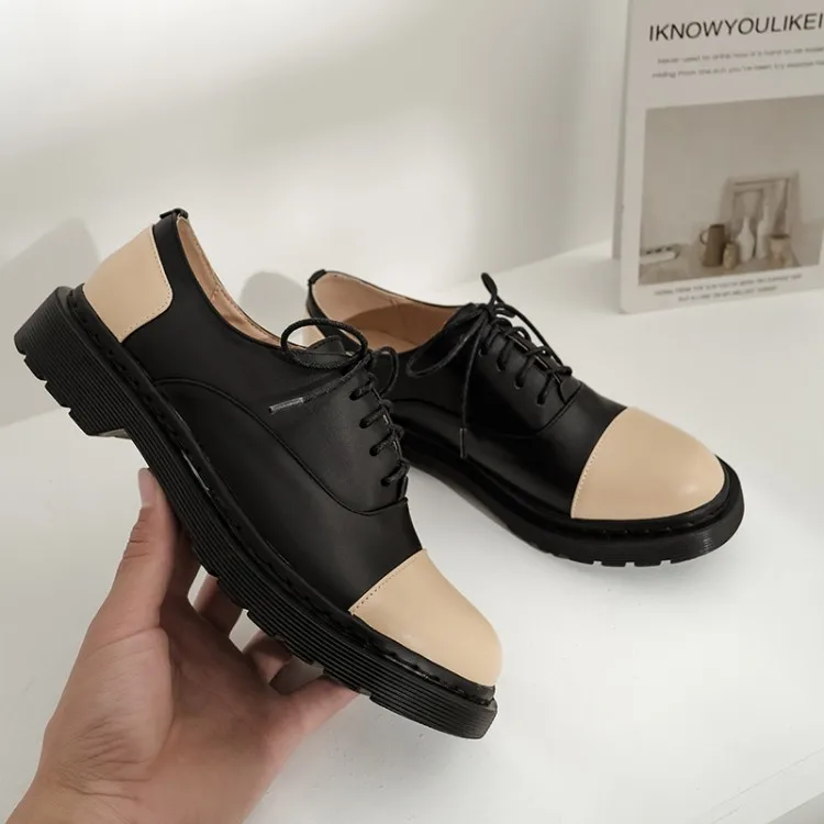 Женские туфли-лодочки из мягкой коровьей кожи на шнуровке с круглым носком