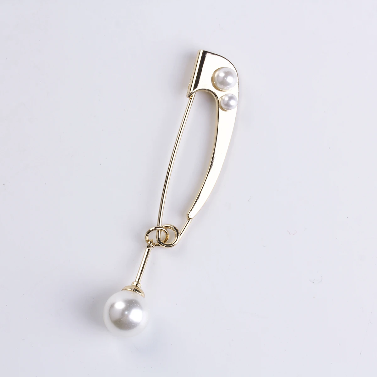 

Zinc Alloy Brooches White Acrylic Pendant Bead Fashion Pearl Fixed Strap Charm Pin Sweater Cardigan Clip Chain Brooches Jewelry