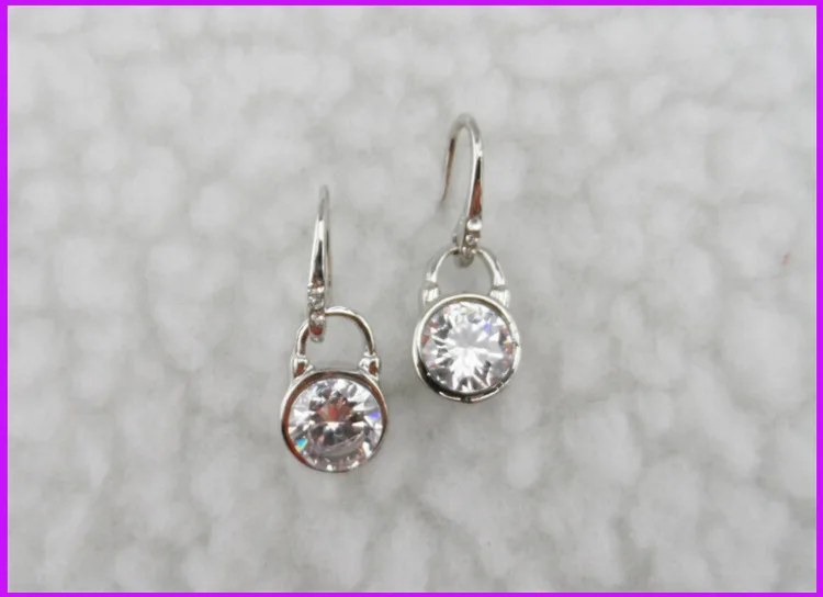 

Fashion and Romantic Women's Earrings Hot Sale Style Inlaid Zircon Geometric Earrings In Three Colors