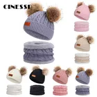 Новинка 2020 года, милый детский вязаный костюм с шапкой и шарфом Повседневная Уличная шапка с помпоном для мальчиков и девочек, кожаная теплая зимняя шапка, комплект из 2 предметов