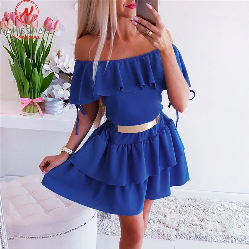 Женское облегающее платье трапеция составного кроя с оборками открытыми плечами