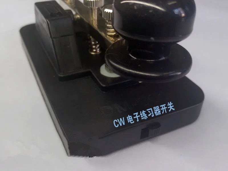 Телеграфный тренажер поставляется с зуммером коротковолнового радиоприемника