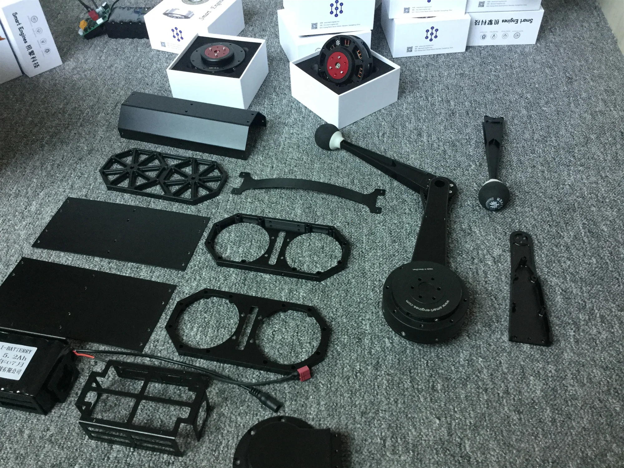 Разработанный на основе MIT cheetah четвероногое робот электрического привода MIC 01P