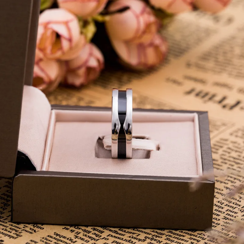 

S925 sterling silver inlaid black ceramic ring men and women with the same couple ring fashion classic exquisite jewelry
