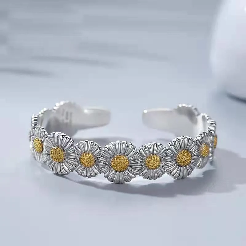 New Design Small Daisy Bracelet Trendy Fashion Opening Adjustable Men And Women Bracelet Jewelry Accessories