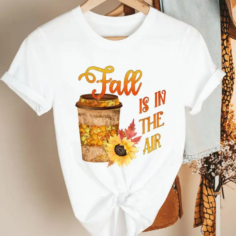 

Женская футболка в стиле 90-х с изображением тыквы и специй