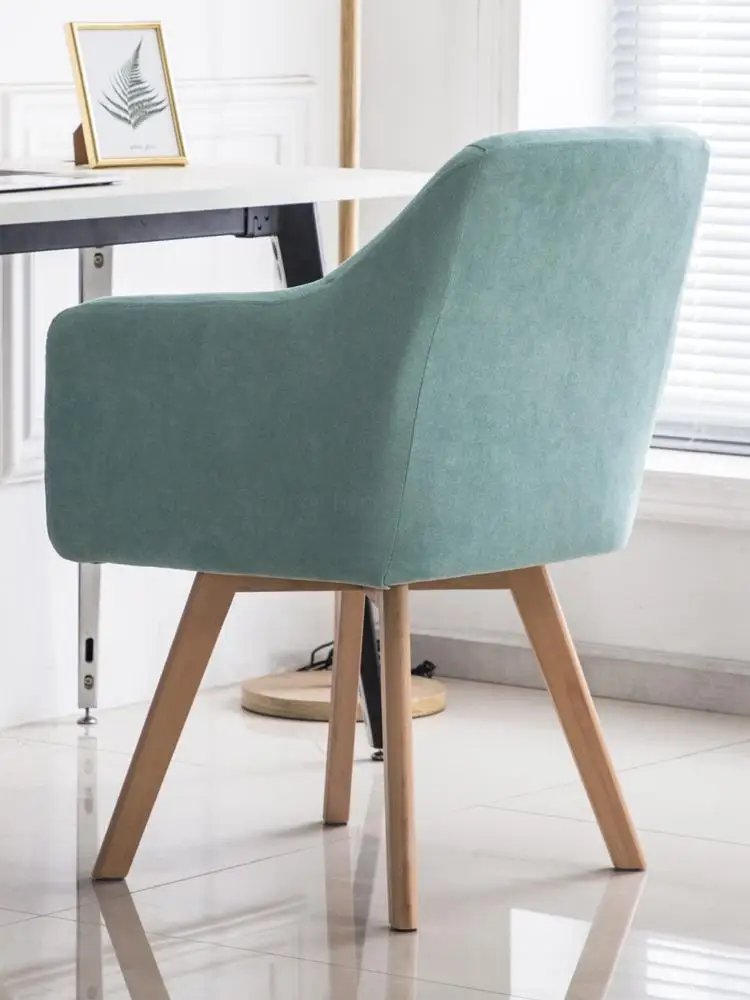 Полностью моющийся скандинавский обеденный стул из твердой древесины для