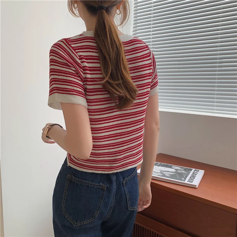 Футболка женская трикотажная в полоску с круглым вырезом | Женская одежда