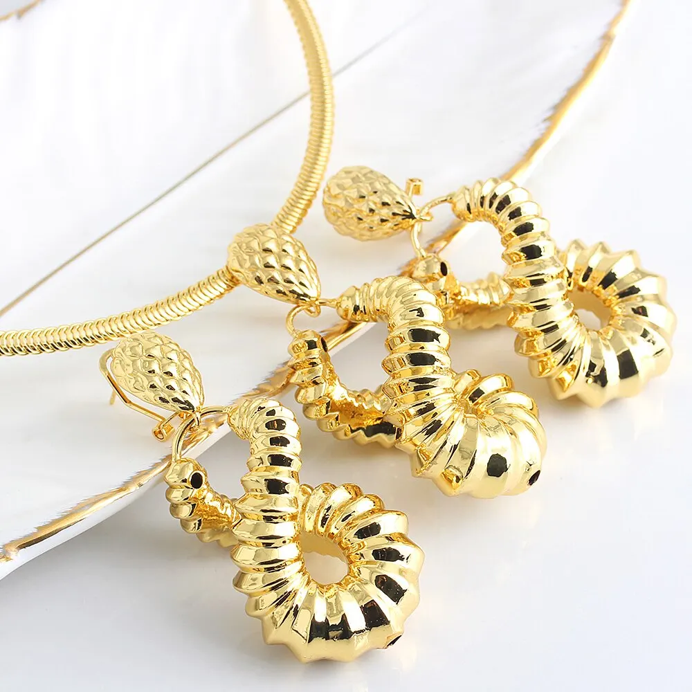 

Gold Plated Choker Necklace Sets For Women Dubai African Jewelry Sets 8 Shape Dangle Earrings Weddings Bridal Luxury Jewelry