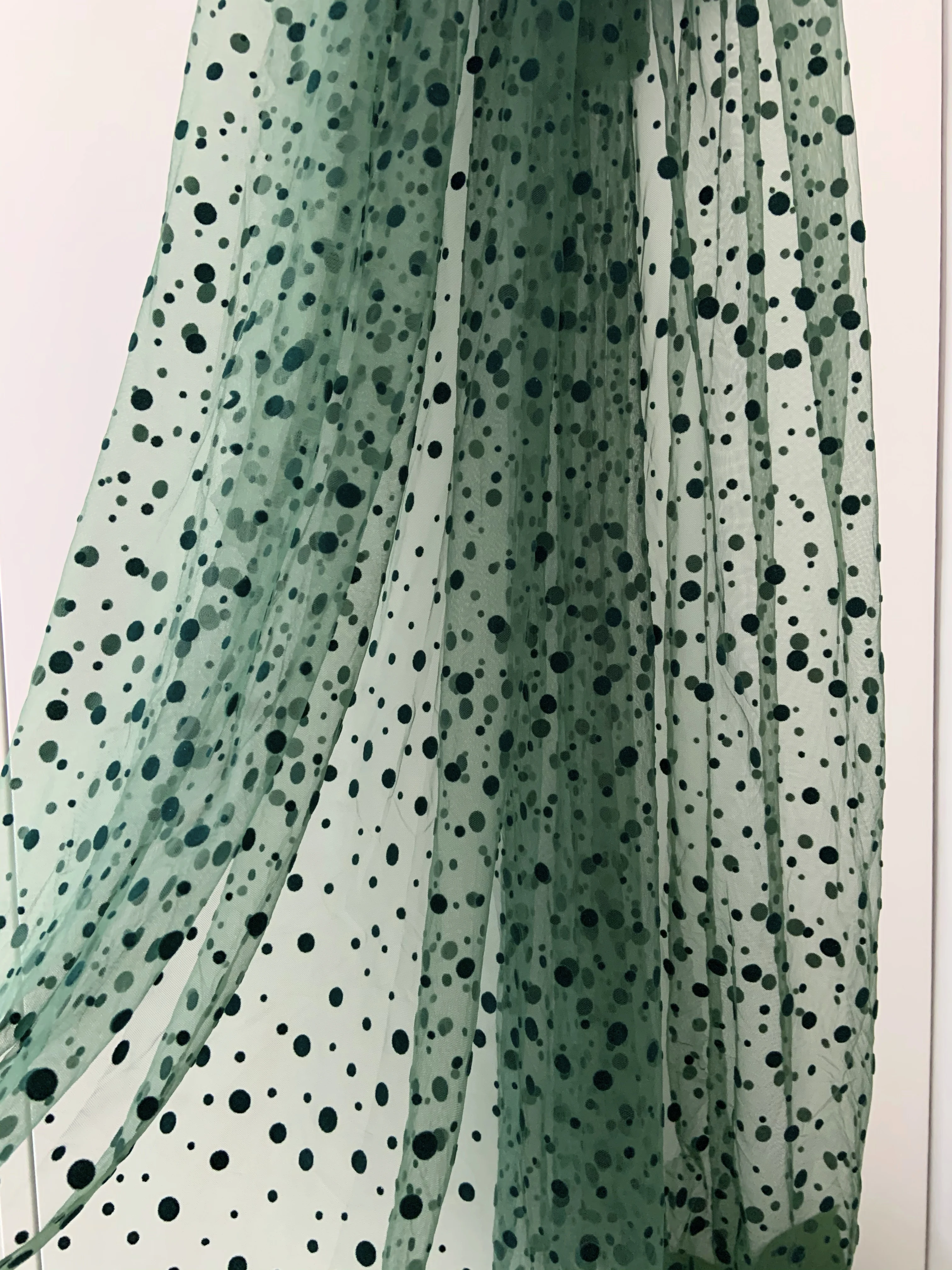 

Wholesal French Lace Fabric 150cm Dark Green Flocking Wave Point Diy Exquisite Lace Embroidery Clothes Wedding Dress Accessories