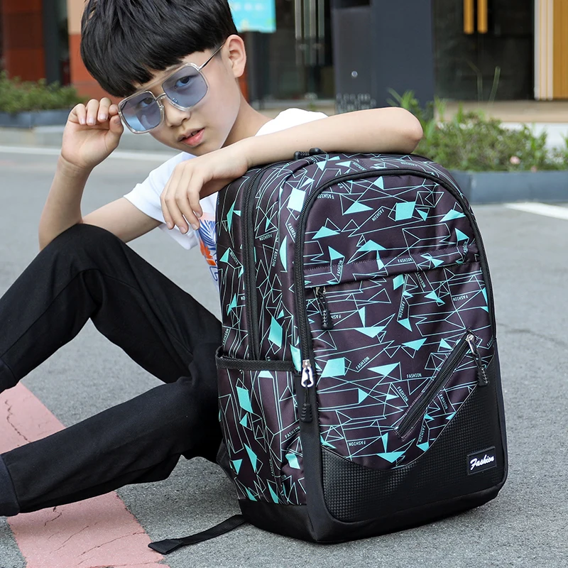 

School bags of middle school students junior high school boys backpack boys big children light reduce the burden